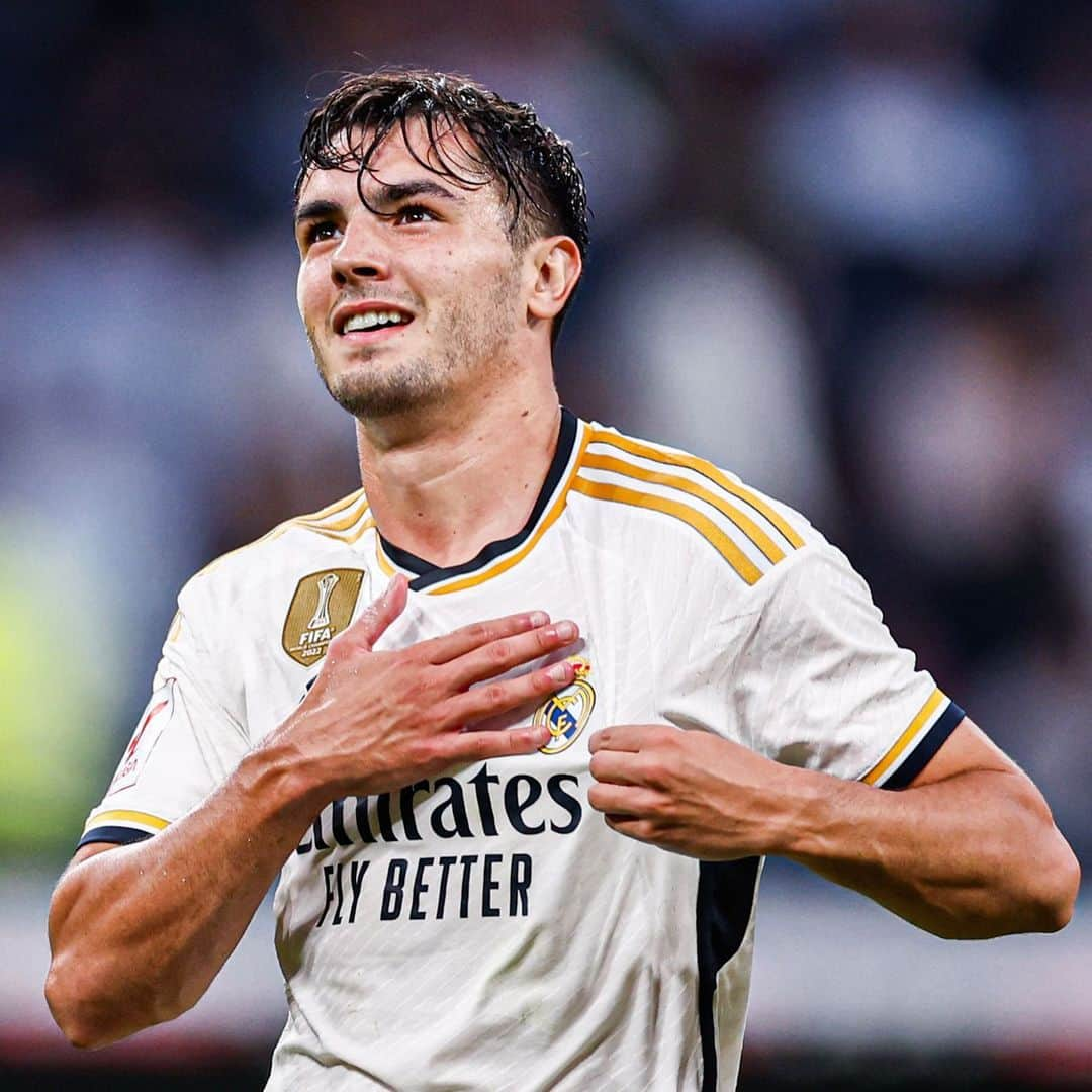 ブラヒム・ディアスさんのインスタグラム写真 - (ブラヒム・ディアスInstagram)「✨ Victoria mágica en el @bernabeu 🏟️.   Contento por el gol y el cariño de los madridistas.   #HalaMadrid 🤍 @realmadrid」9月28日 4時48分 - brahim