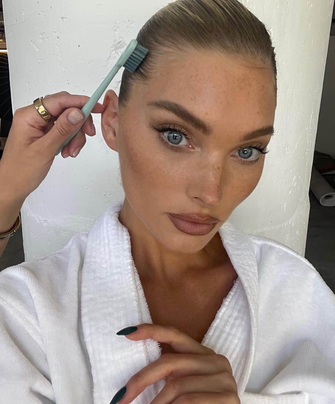 エルザ・ホスクのインスタグラム：「❤️」