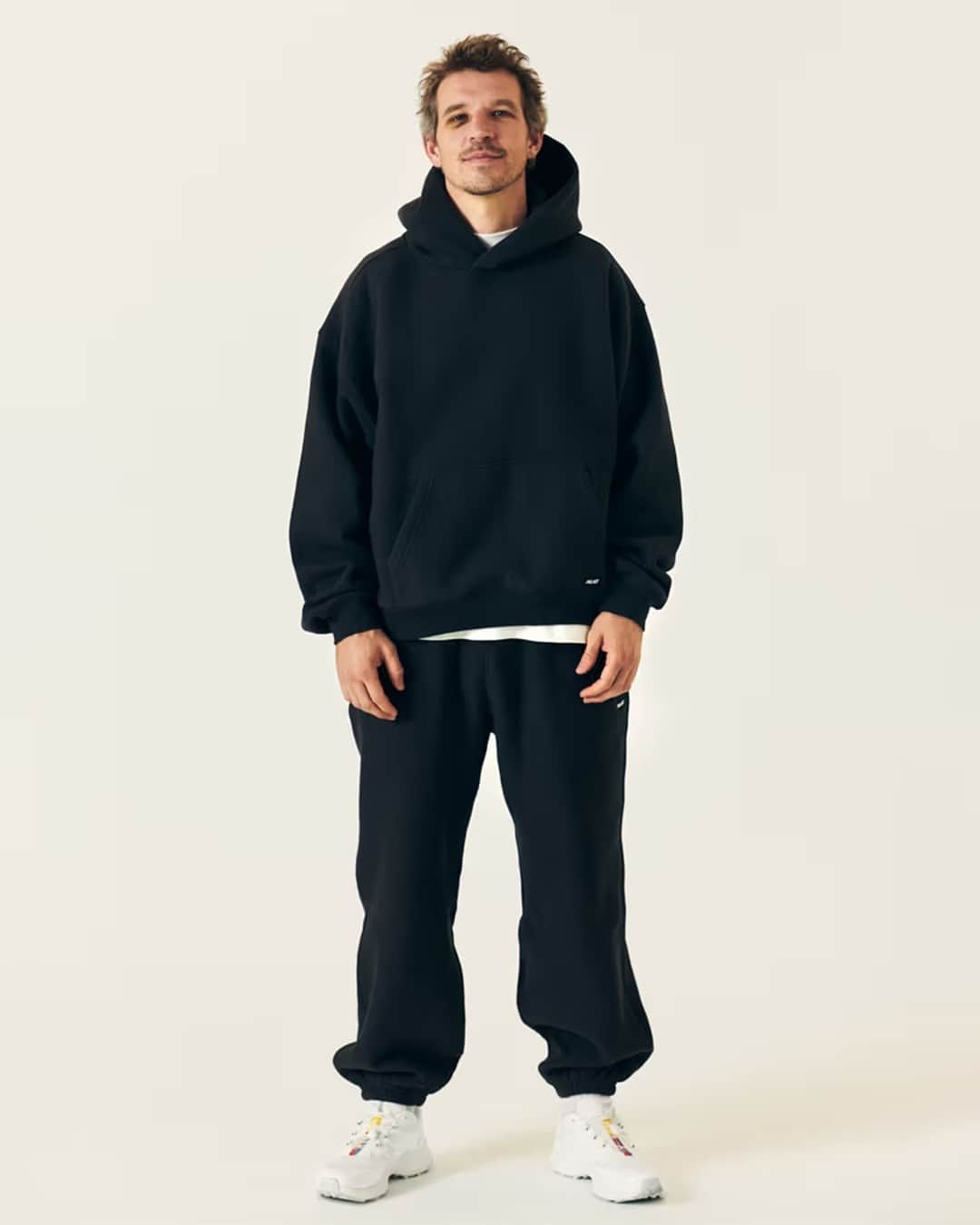 HYPEBEASTさんのインスタグラム写真 - (HYPEBEASTInstagram)「@palaceskateboards has introduced its latest collection featuring a casual range of genderless sweats.⁠ ⁠ Dubbed “Drop 1,” the lineup includes a colorful array of hoodies, T-shirts and joggers, all of which adopt baggier fits and wide-cropped cuts for maximal comfort. In lieu of relying on the power of its logo, Palace’s loungewear appears almost entirely plain (aside from minuscule iconography etched onto the outskirts of each piece). ⁠ ⁠ Here, the London skate label lets its color story do the talking, with a bevy of classic collegiate tones, including navy, forest green, grey, ecru, baby pink and stone. The collection is set to drop beginning September 29.⁠ Photo: Palace」9月28日 4時50分 - hypebeast