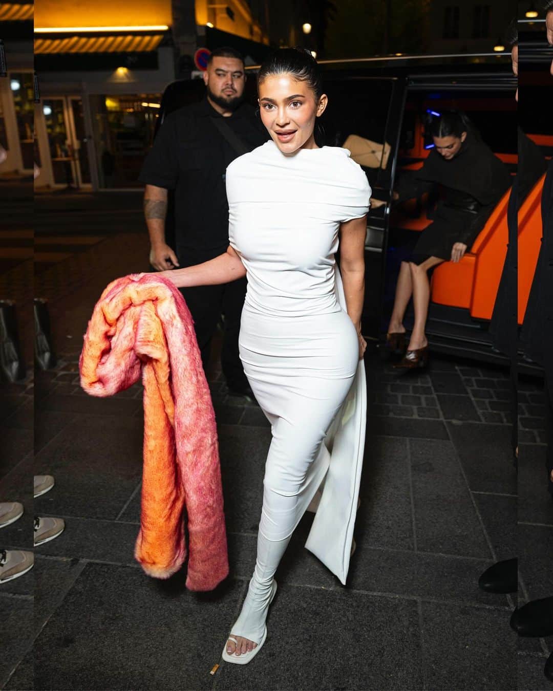 Just Jaredさんのインスタグラム写真 - (Just JaredInstagram)「Kylie Jenner and Kendall Jenner were spotted out for dinner on Tuesday night in Paris during a brief break from fashion week. More photos on JustJared.com! #KylieJenner #KendallJenner Photos: Splash」9月28日 4時52分 - justjared