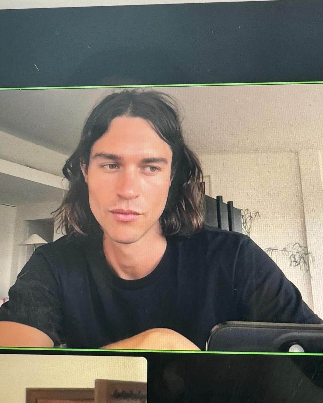 マイルズ・マクミランのインスタグラム：「I wonder if anyone else on that zoom also noticed…」
