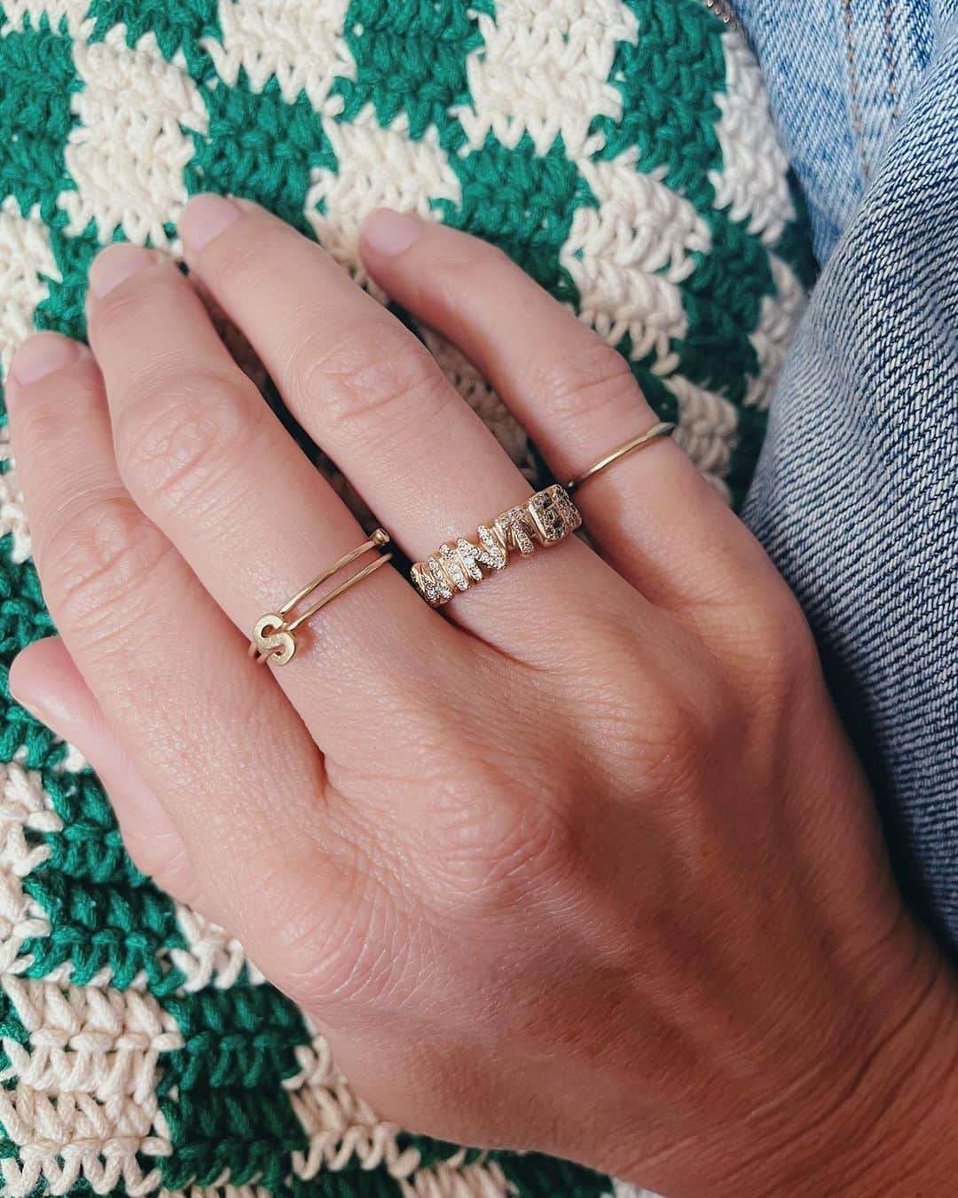 サラ・ライトさんのインスタグラム写真 - (サラ・ライトInstagram)「Last day of my 30s and I wanted to celebrate with a gift for you!! I’m doing a giveaway with @elisasolomon who designed this gorgeous WINTER ring for me! We are teaming up to giveaway a $1000 gift card to Elisa’s web shop! To enter: ✨Follow @elisasolomon and @swrightolsen ✨Like this photo ✨Tag a friend ✨Leave a comment with your birthday dream day!  Winner selected in 7 days and notified ONLY through Sarah’s verified Instagram account (@swrightolsen). This giveaway is open worldwide! #elisasolomon #sarahwrightolsen #jewelry #birthday #giveaway」9月28日 5時07分 - swrightolsen