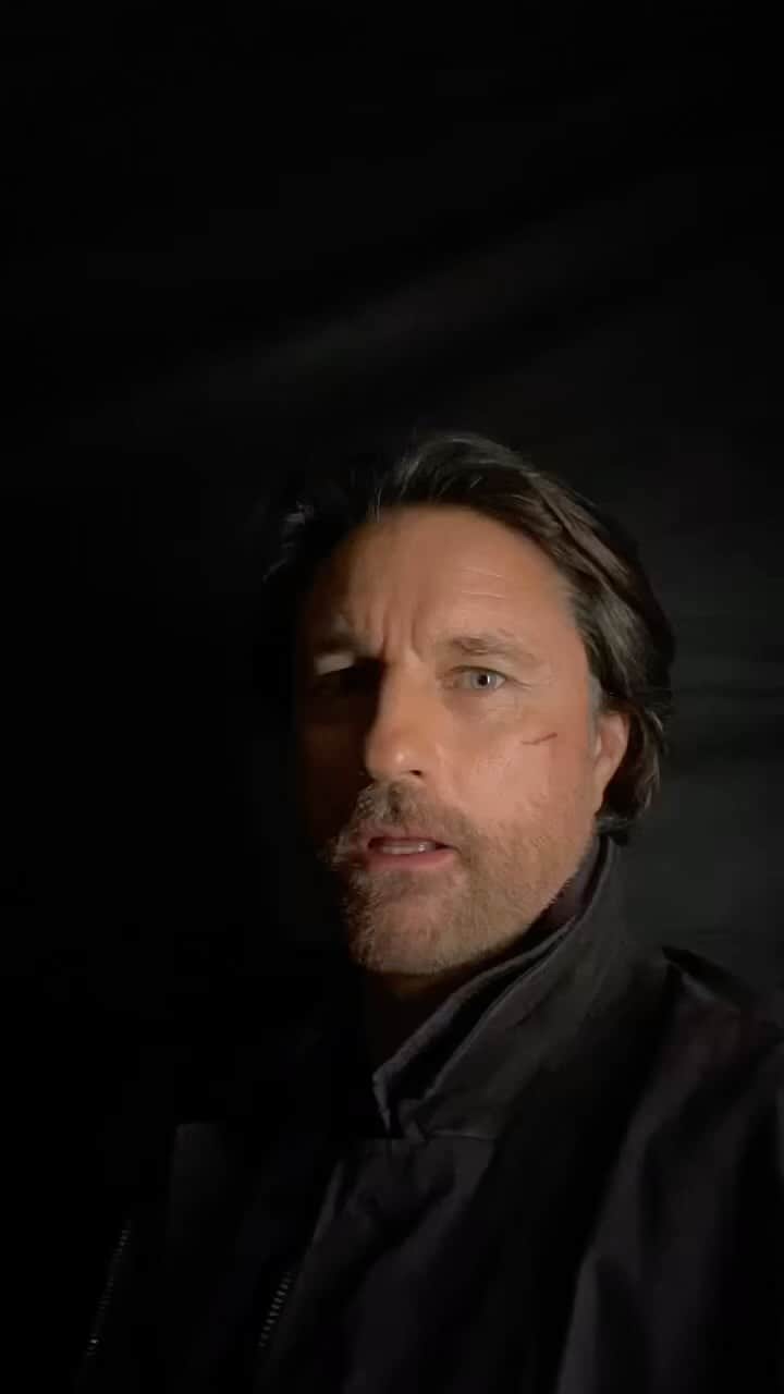 のインスタグラム：「Streamily live signing October 14 Martin Henderson, and myself will be signing together from somewhere in California ♥️🌈.  we also have meet and greets available that will be going up soon!」