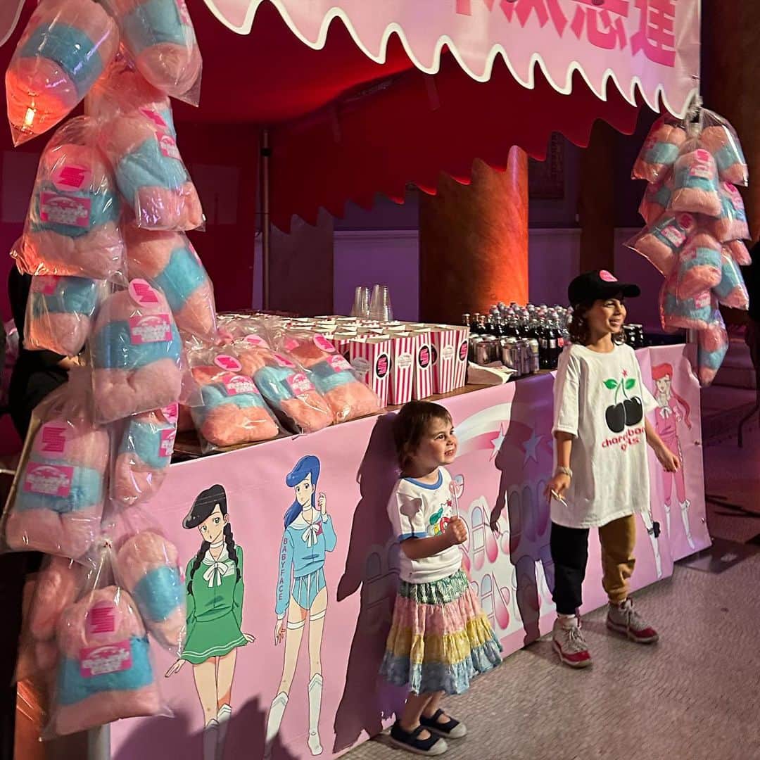 オランピアルタンさんのインスタグラム写真 - (オランピアルタンInstagram)「We turned the NYC @sukeban_world hallway into a Japanese street fair with taiyaki, ramune, custom lollipops, popcorn, candy apples and all!  And I know at least 2 people who really enjoyed it (see last slide for culprits @cletan 🥰) 🍭 #thisissukeban」9月28日 5時14分 - olympialetan