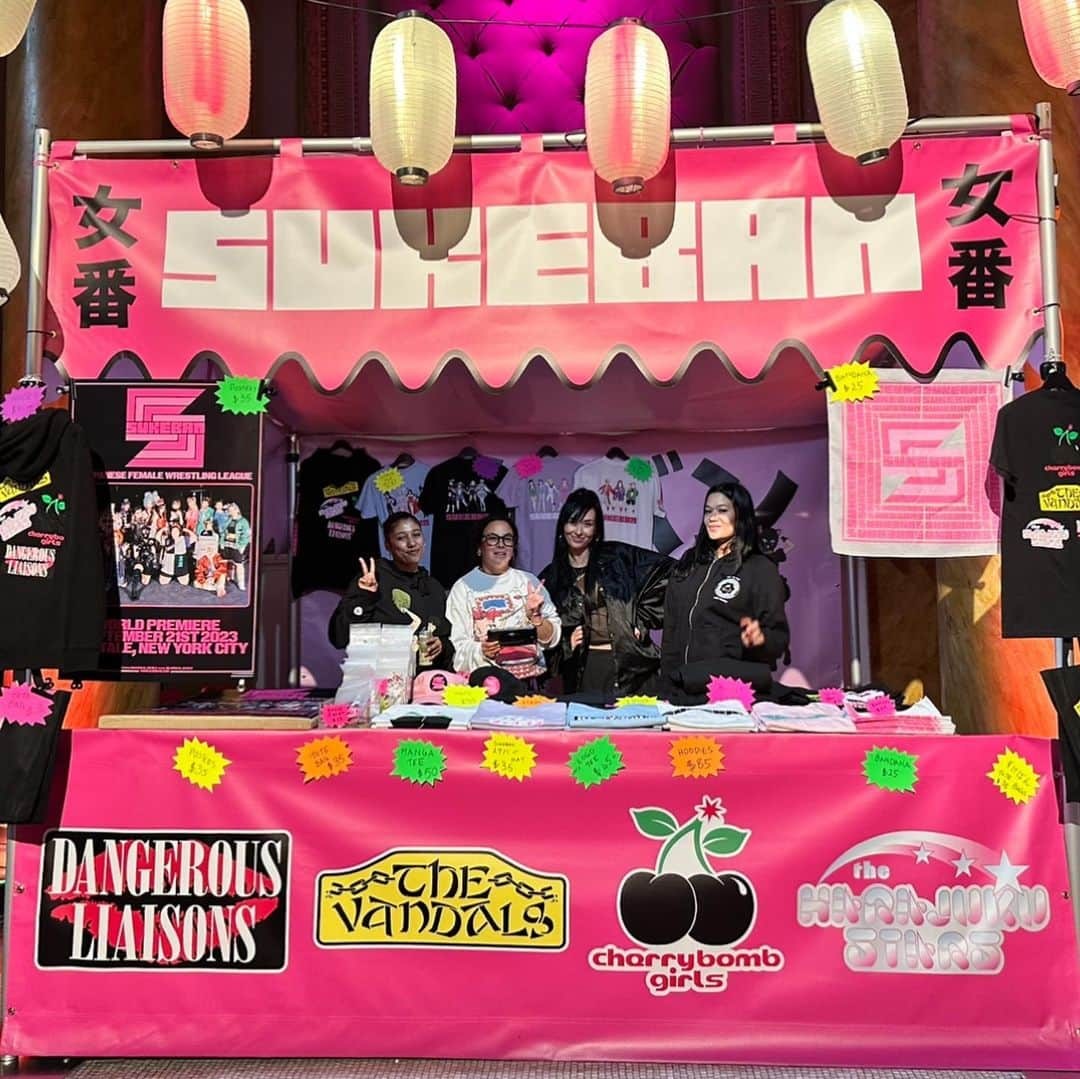 オランピアルタンのインスタグラム：「We turned the NYC @sukeban_world hallway into a Japanese street fair with taiyaki, ramune, custom lollipops, popcorn, candy apples and all!  And I know at least 2 people who really enjoyed it (see last slide for culprits @cletan 🥰) 🍭 #thisissukeban」