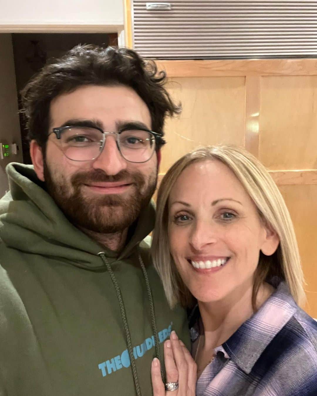 マーリー・マトリンのインスタグラム：「Happy National Son’s Day to my COOLEST AWESOME HANDSOME SMART FUNNIEST sons of mine! ( and my husband’s too lol! ) I am SO PROUD to be your mom! I love you both to the moon and back ZILLION times! And yes, happy to do your laundry whenever I am in town! All I need are hugs as a thank you! @brandongrandalskii @tylergrandalski 🤟🏼🤟🏼🤟🏼 #nationalsonsday」