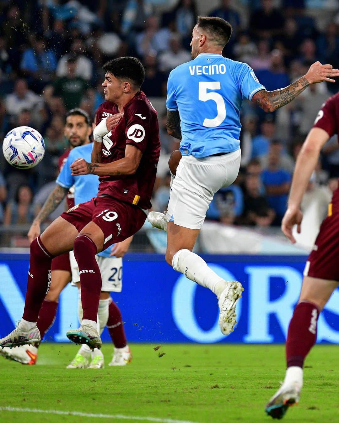 SSラツィオのインスタグラム：「💥 𝐓𝐇𝐈𝐒 moment   #LazioTorino #CMonEagles 🦅」