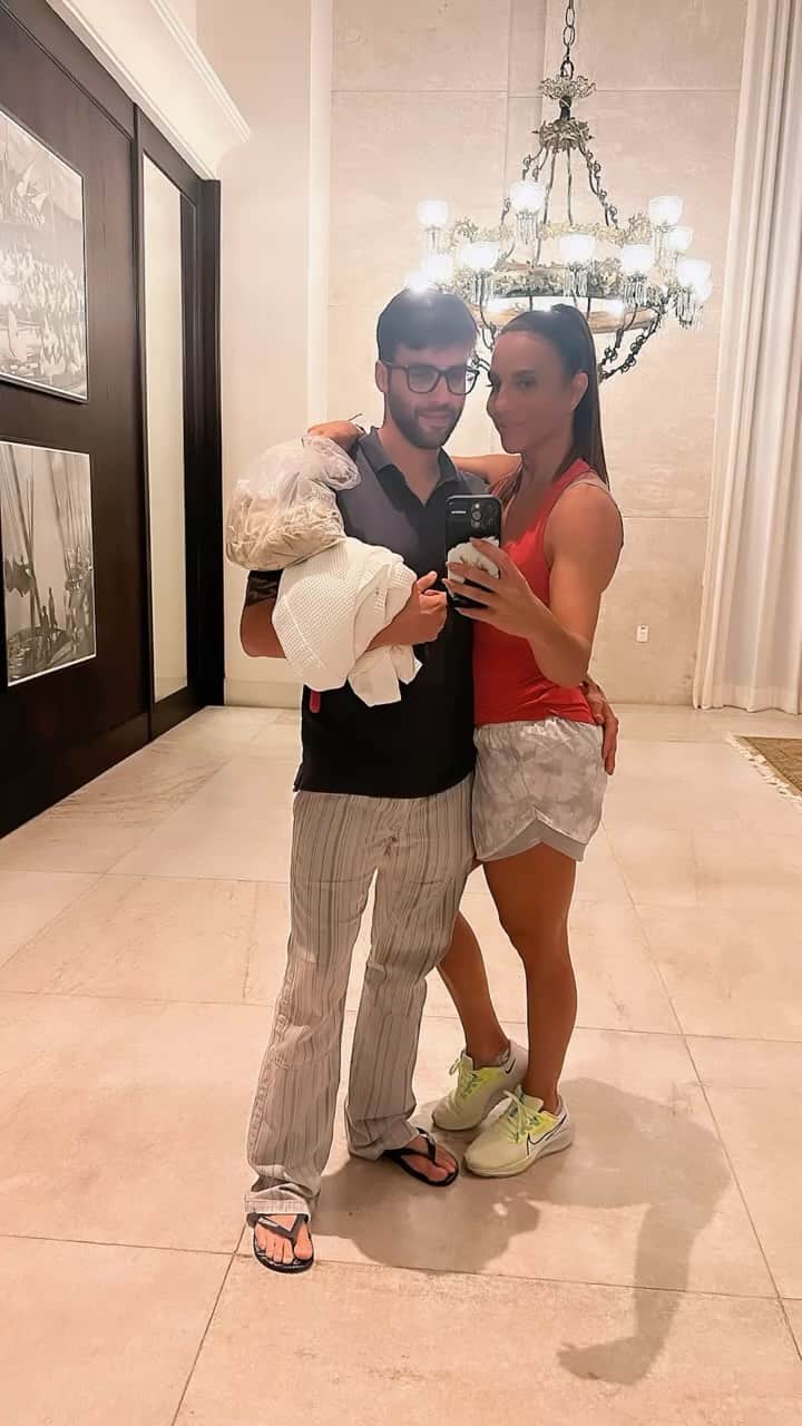 イヴェッチ・サンガロのインスタグラム：「Ela tá querendo viu @danielcady ❤️🐝」