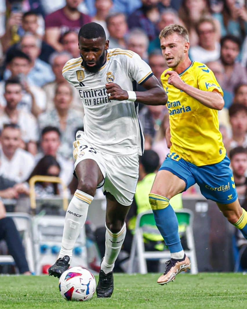 アントニオ・リュディガーさんのインスタグラム写真 - (アントニオ・リュディガーInstagram)「Tres puntos!!! 🔥 #CleanSheet #Hustle #AlwaysBelieve #HalaMadrid @realmadrid」9月28日 5時27分 - toniruediger