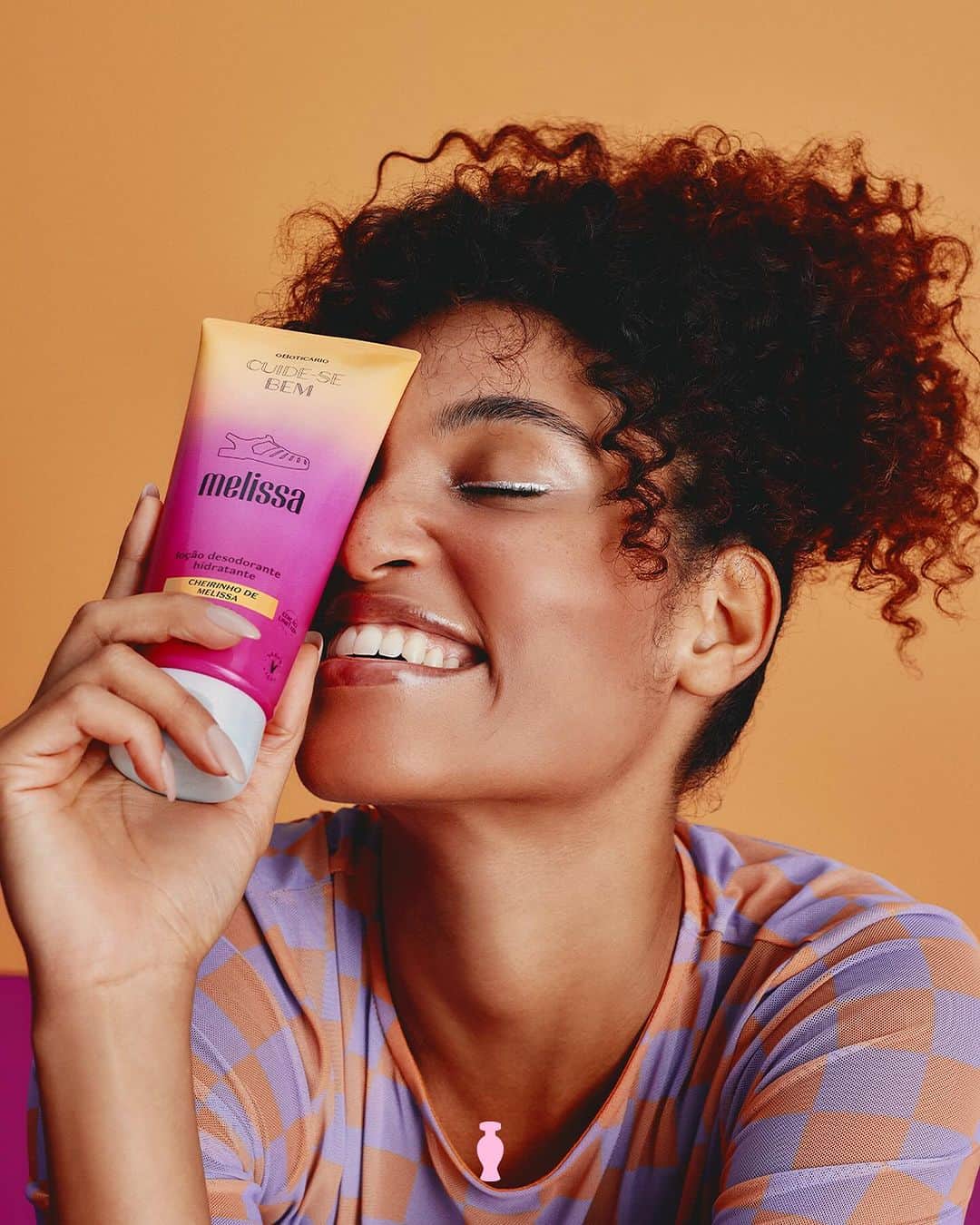 メリッサのインスタグラム：「Uma linha completa com produtos para promover hidratação da cabeça aos pés, com um cheirinho icônico inspirado em Melissa!  Garanta já a sua! Tinha que ser #CuideseBemMelissa ‌」