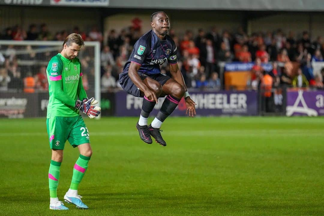 ティム・クルルさんのインスタグラム写真 - (ティム・クルルInstagram)「Not the result we all wanted. Thank you for the fans who travelled. Big week ahead. @lutontown」9月28日 5時39分 - timkrulofficial