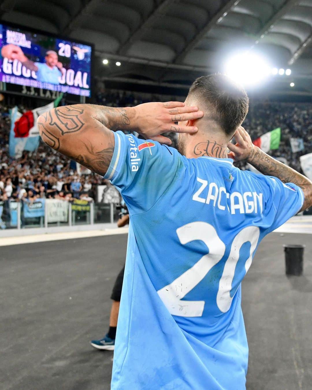 SSラツィオのインスタグラム：「🏹  #LazioTorino #CMonEagles 🦅」