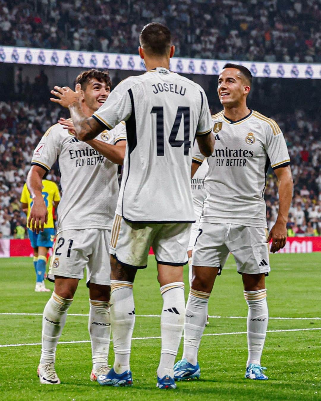 ルーカス・バスケスさんのインスタグラム写真 - (ルーカス・バスケスInstagram)「Qué bonito jugar en casa 🏠 🫶 @realmadrid   #LaLiga #RealMadrid」9月28日 5時42分 - lucasvazquez91