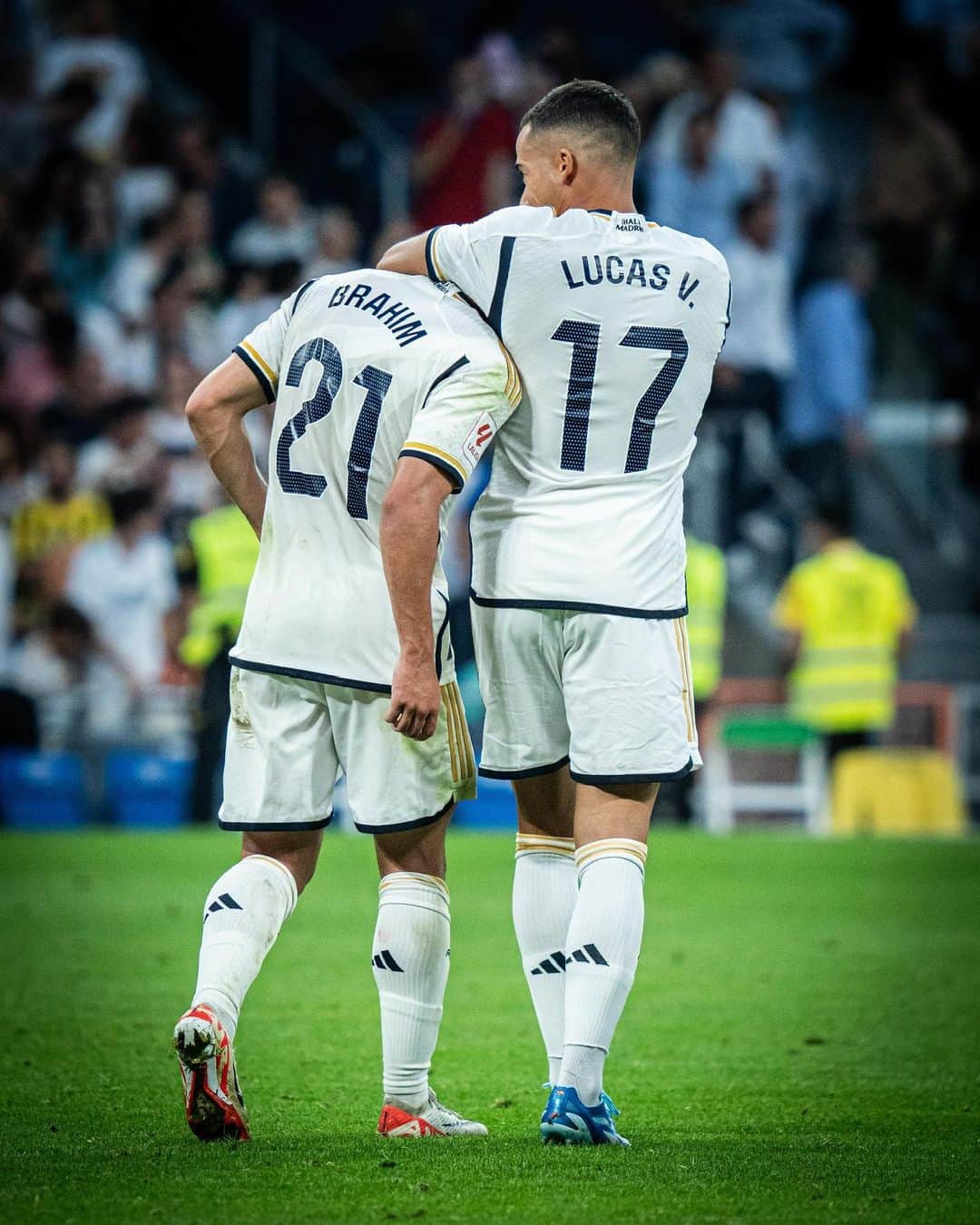 ルーカス・バスケスのインスタグラム：「Qué bonito jugar en casa 🏠 🫶 @realmadrid   #LaLiga #RealMadrid」