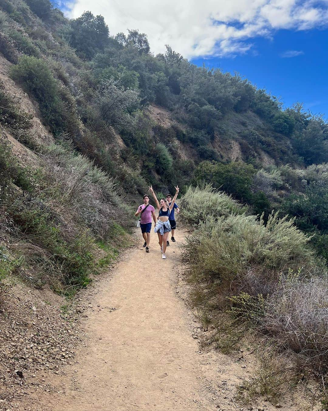 キーラ・コサリンさんのインスタグラム写真 - (キーラ・コサリンInstagram)「art !! nature !! friends !! koi fish !!!」9月28日 5時43分 - kirakosarin