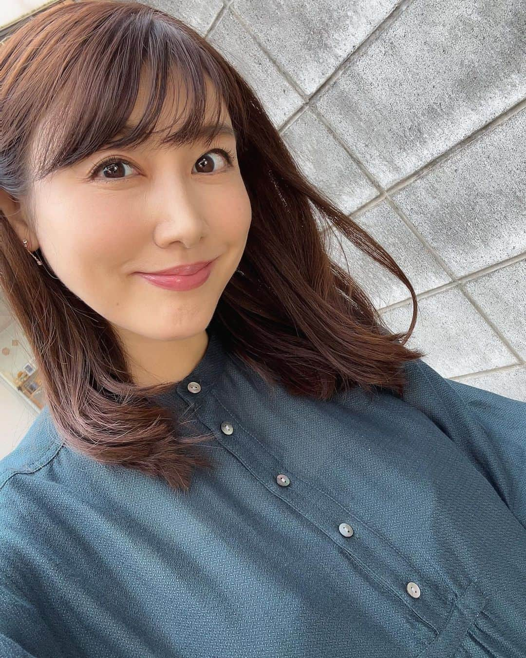 安めぐみさんのインスタグラム写真 - (安めぐみInstagram)「最近の色々☺️ 昨日は菊地亜美ちゃんとバッタリ✨ バッタリ率が高くて嬉しいです🫶 と、 いつかの娘おやつに焼いた米粉クッキーと、最近の玄関のお花。 ダリアが綺麗ですね✨  #ぱちりっ #菊地亜美ちゃん #ばったり #クッキー #おやつ#手作りおやつ #玄関のお花シリーズ  #今日も良い日となりますように #午後も頑張りましょう☺️」9月28日 11時27分 - yasu_megumi_official