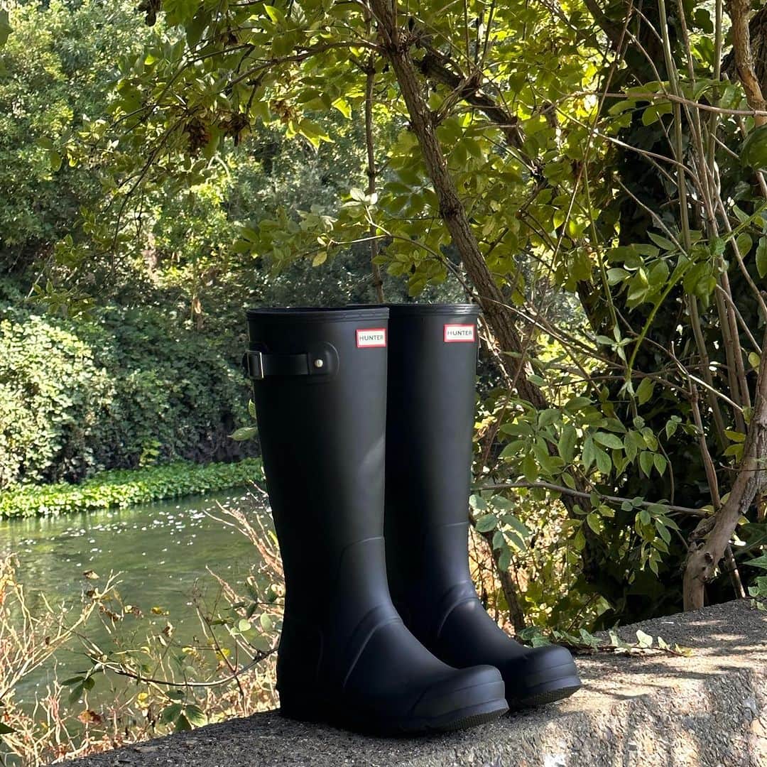 ハンターブーツのインスタグラム：「Built to last. Tap to shop our Original Tall Wellies. #HunterBoots」