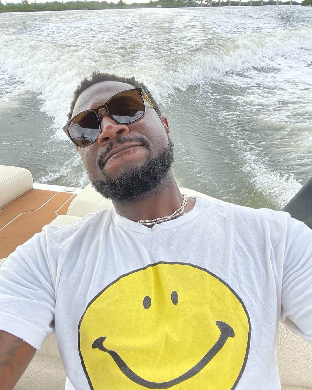 ブランドン・フィリップスのインスタグラム：「Happy Face🙂 #EnjoyLife  #TheLifeOfEmil ~b£p🚤」