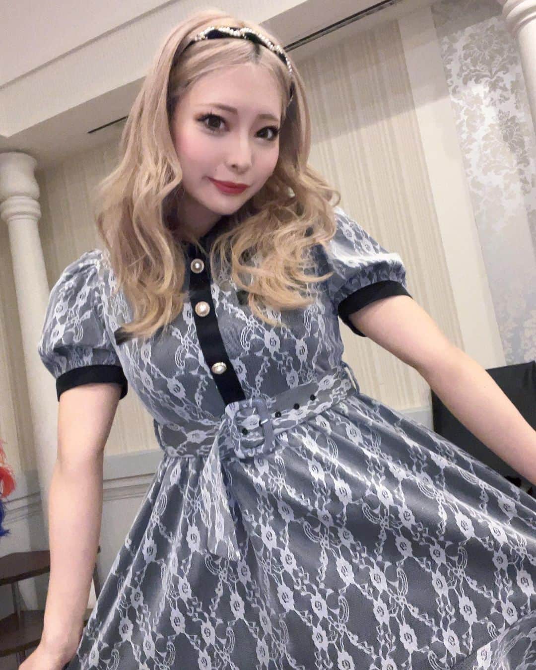 ありえのインスタグラム：「💙💖💙💖💙 : 可愛い服たくさん着たい| ॑꒳ ॑) . .  #バーレスク大阪 #バーレスク東京 #バーレスク大阪ありえ #北新地 #インスタ映え #ホスト  #韓国メイク  #童顔女子  #実物とは異なります   #burlesqueosaka  #burlesquetokyo」