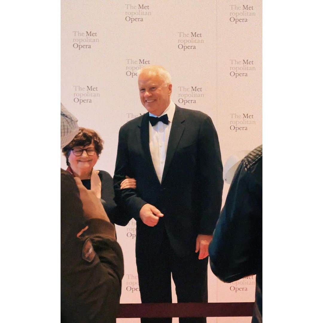 リード・モラノさんのインスタグラム写真 - (リード・モラノInstagram)「Dead Man Walking opening night @metopera !! Many of us dream to have our stories shown on the big screen…but to then have your story also told on the stage of the Metropolitan Opera after that is totally bonkers!!! You did it @helenprejean!!!! Congrats @timrobbinshere & all the cast and crew of this heartbreaking production of one of the most important stories everyone needs to see.  Thank you all for telling it to us in all the ways that you have!  Thanks @jessica_gillin @domforletta @gitabass and @dezsobysb for the looks 🤍」9月28日 6時38分 - reedmorano