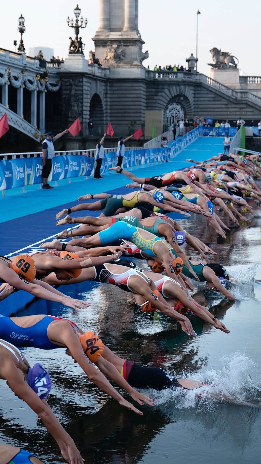 ナショナルジオグラフィックのインスタグラム：「Words by Tomas van Houtryve @tomasvh | Would you swim in Paris’s iconic Seine River? Parisians had used the Seine for bathing and washing since antiquity, but in 1923 swimming was officially banned because of the dangers from pollution and motorized boat traffic. Now France is determined to clean up the river in time for the 2024 Olympic Games. Water treatment plants have been upgraded. An underground reservoir is being built to capture storm runoff. Officials are regularly testing water samples to see if they meet health standards. Over the summer I saw Olympic test events with athletes swimming in the river, but water samples revealed variable results, and some events had to be canceled. If the cleanup of the river goes as planned, not only will events be held in the Seine during the Olympics, but swimming areas will also be opened once again to the general public starting in 2025. After a century when industrial use took priority over Parisians’ access to the Seine, city dwellers are slowly reestablishing their relationship to the river. I recently followed a special event called the Traverseine, which closed off motorized boat traffic in Paris to allow kayaks, paddleboards, and dragon boats to navigate past the famed monuments in the heart of the city. Follow me @tomasvh for more about the Seine River and Paris.  Video by @tomasvh and Mercedes Gorostiaga @notlikethecar_」