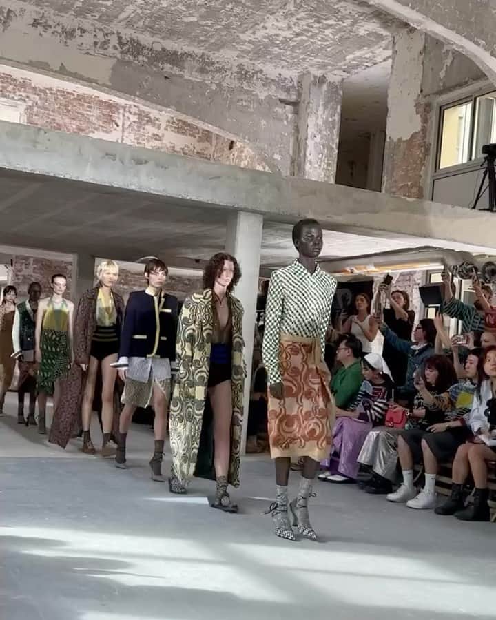 Saks Fifth Avenueのインスタグラム：「It’s a tale of trippy prints, funky socks and Oxford shirts at @driesvannoten Spring 2024. 👔⚡️#Saks #PFW」