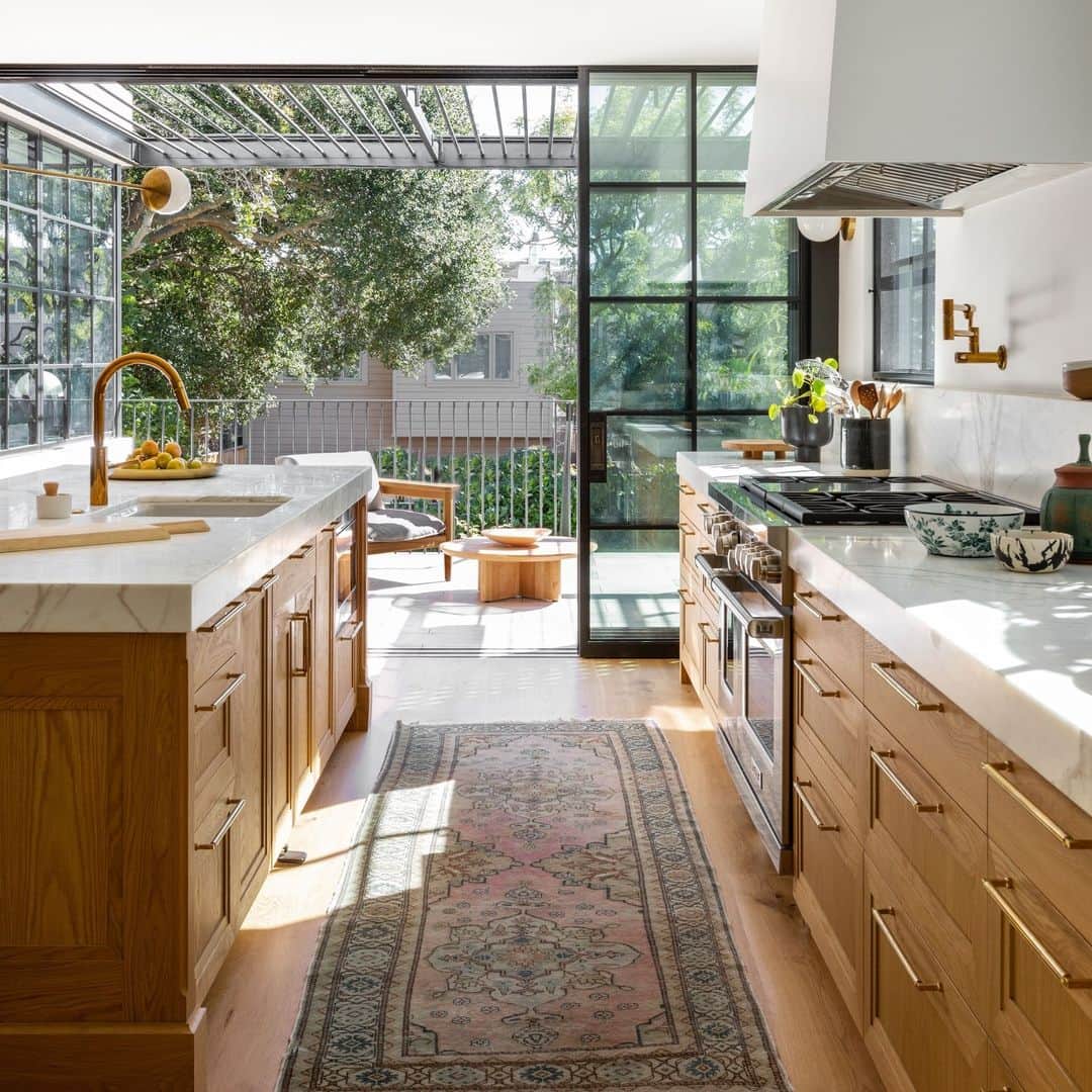 HGTVのインスタグラム：「These cooking and eating spaces are stunning 😍⁠ ⁠ Double tap if you agree!⁠ ⁠ From cozy breakfast nooks and family dinner tables to gourmet chef kitchens, these kitchen and dining spaces act as a gathering place to bring family and friends together.⁠ ⁠ Head to the 👉️ link in bio to tour these homes, vote for your favorites + enter the Designer of the Year Awards sweepstakes for a chance to win $15,000. 😱 #HGTVDesign⁠ ⁠ No purchase necessary. Ends at 5:00 p.m. ET on September 28, 2023. See https://hg.tv/45E4yS0-DOTY for rules.⁠ ⁠ 📸: @laurejoliet (Photo 1 + 2), @mikevantassell (Photo 3 + 4), @heathertalbert (Photo 5 + 6), @stacyzaringoldberg (Photo 7 + 8), @gregpowers (Photo 9 + 10)」