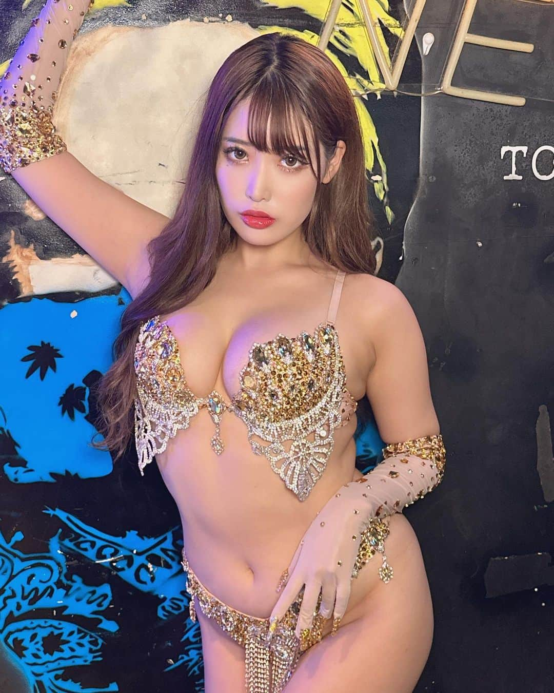 RENAのインスタグラム：「見てなさい😈💗💗 ・ #バーレスク東京　#burlesquetokyo #burlesque  #エンタメ活動を止めない #バーレスク東京のマシュマロ」