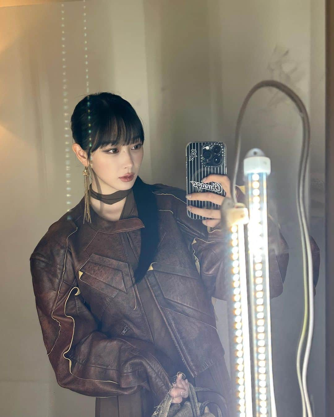 GISELLEのインスタグラム：「@acnestudios 🤎」