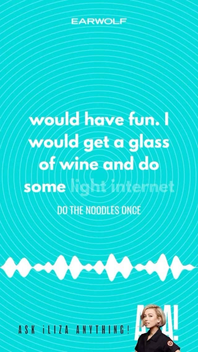 イリザ・シュレシンガーのインスタグラム：「A glass of wine + light internet stalking = #girldinner. Listen to the latest #AskIlizaAnything wherever you get podcasts.」