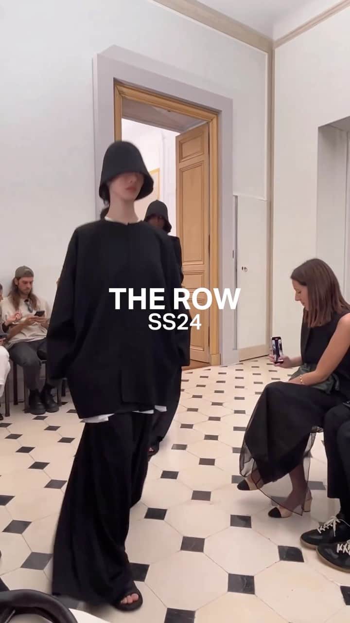 IMG Modelsのインスタグラム：「#RunwayRewind. ⏪ #TheRow #SS24 show starring #AmandaMurphy #KerolynSoares #MaggieMaurer #YangLing #YasminWarsame (close)  #IMGmodels」