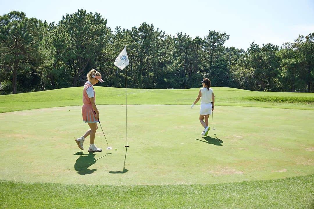 井上奈保さんのインスタグラム写真 - (井上奈保Instagram)「OUR［FAIR］WAY. Special Round 2023 FALL&WINTER⛳️ @adidasgolf   仲良しメンバーと #enjoygolf ✨✨  wear all: #adidasgolf  ちょっと女子っぽいスタイルが気分です🤍👚 今年は冬ゴルフのウェアやらも揃えて 冬ゴルフも楽しみたいな♪  #アディダスゴルフ #ourfairway #ずっとゴルフ #giftedbyadidas」9月28日 8時34分 - inouenaho1207