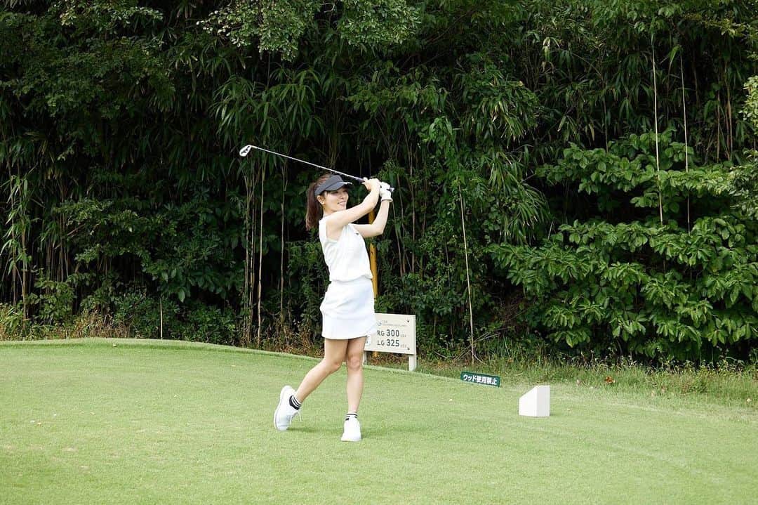 井上奈保さんのインスタグラム写真 - (井上奈保Instagram)「OUR［FAIR］WAY. Special Round 2023 FALL&WINTER⛳️ @adidasgolf   仲良しメンバーと #enjoygolf ✨✨  wear all: #adidasgolf  ちょっと女子っぽいスタイルが気分です🤍👚 今年は冬ゴルフのウェアやらも揃えて 冬ゴルフも楽しみたいな♪  #アディダスゴルフ #ourfairway #ずっとゴルフ #giftedbyadidas」9月28日 8時34分 - inouenaho1207