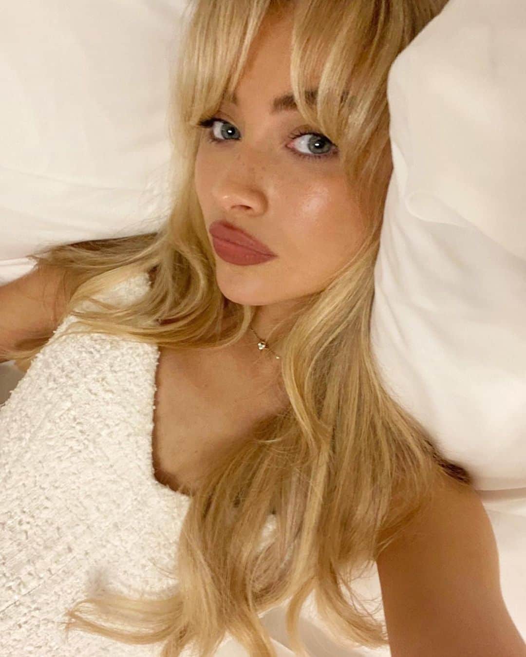 Carolina Gonzalezさんのインスタグラム写真 - (Carolina GonzalezInstagram)「🇫🇷 S C🌹 @sabrinacarpenter in Paris 🇫🇷 #PFW  Stylist @jasonbolden  Hair @evaniefrausto  #MakeupByMe @cgonzalezbeauty  #CGonzalezBeauty  #MakeupCarolinaGonzalez  #Paris #SabrinaCarpenter」9月28日 8時37分 - cgonzalezbeauty