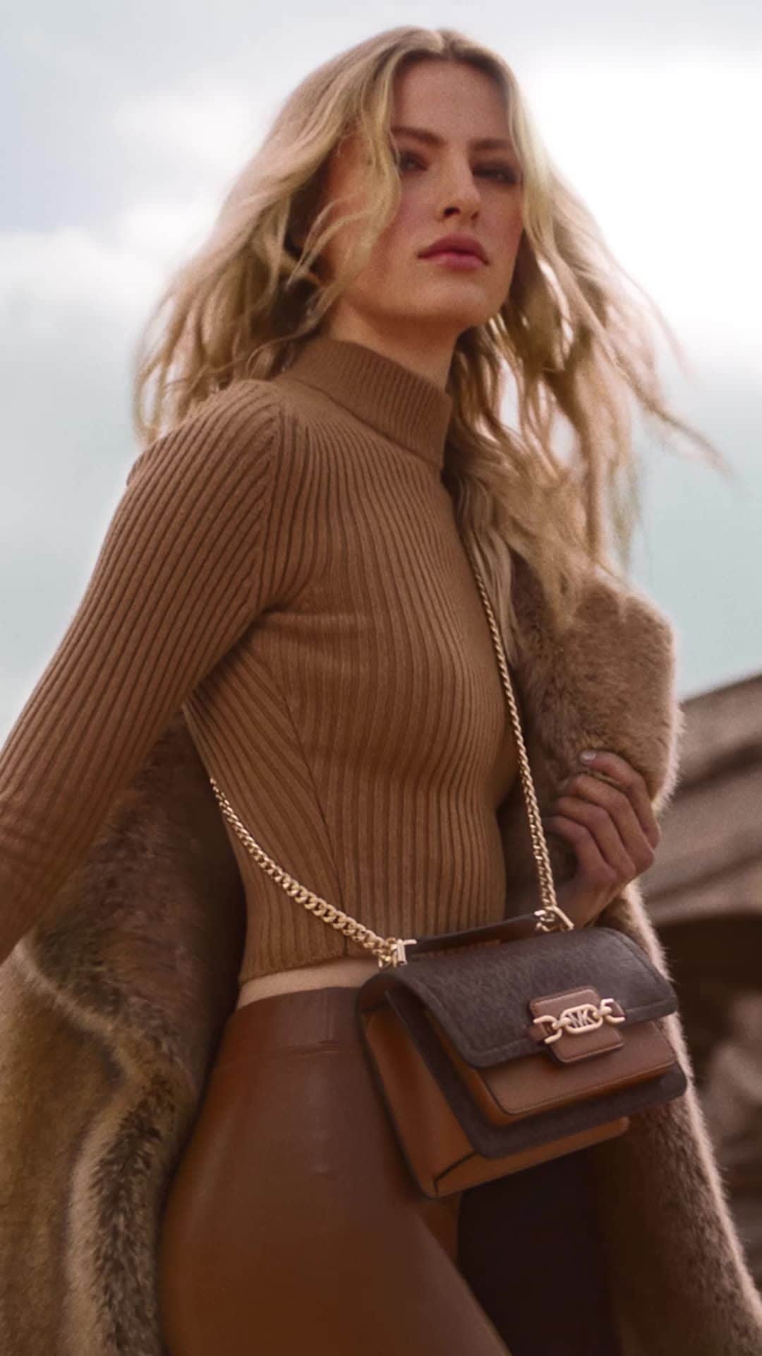 のインスタグラム：「Plush outerwear and a monochrome moment make for effortless seasonal style. #MichaelKors  Directed by @Jack_Shanahan_DP」