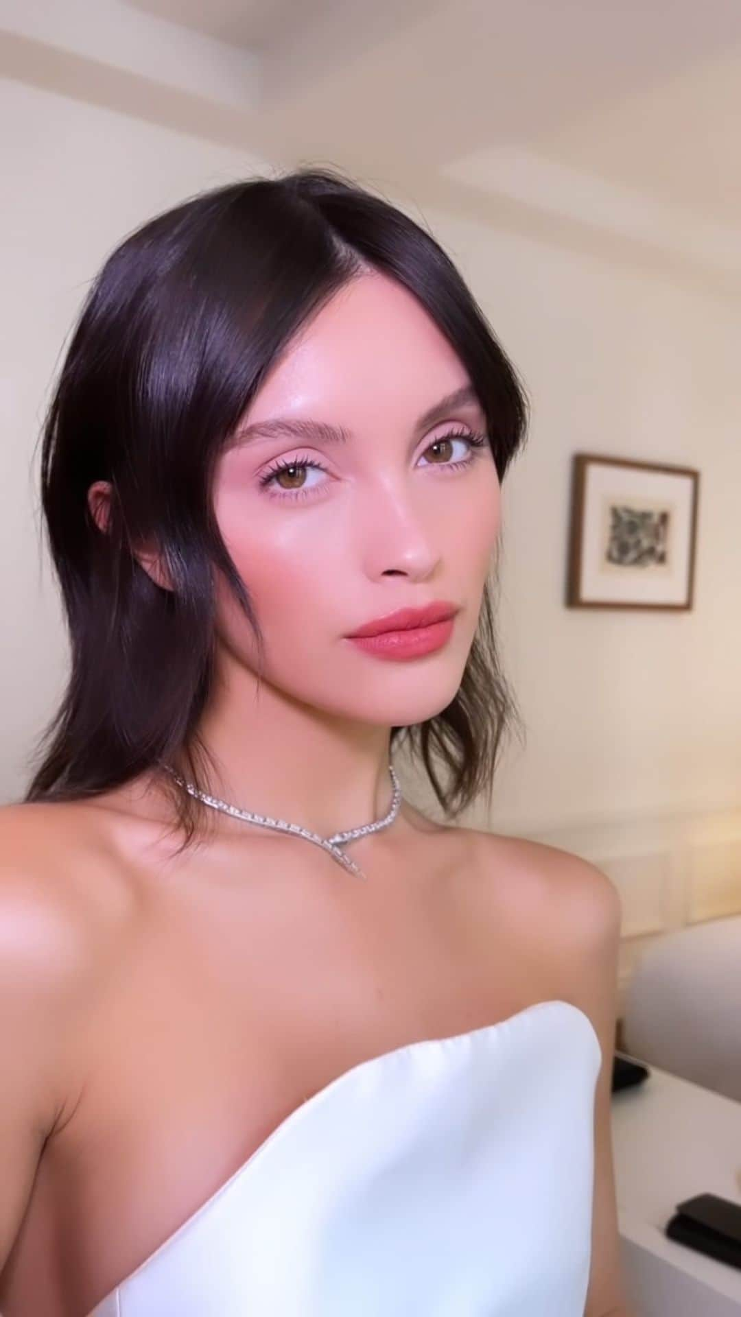 サラ・エレンのインスタグラム：「Get ready with me for a private tour and dinner at the louvre for the launch of the new Louvre x Lancome Collection @lancomeofficial #lancomeau #lancome #lancomepartner #lancomexlouvre」