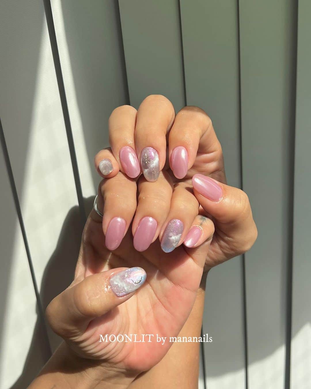 mananailsのインスタグラム：「💗💜☁️🌙  @alexiastam1988 design💗 サテンピンクと、mixマグ×ミラー×☁️ dreamyな感じがかわいい🫶🏼  ☾120minオフ込み」