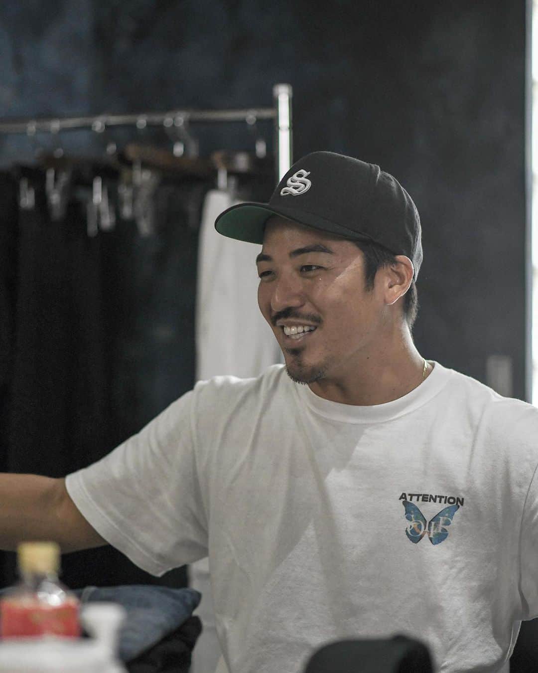 金尾玲生のインスタグラム：「.  本日より @solid_japan の受注展示会が 渋谷にある @beansgaragecoffee にて2日間。 茅ヶ崎にある @neighbors_shonan にて1日開催します。 今回もいろんな想いがある開催となります。 協力してくださる方々感謝してます。  お近くの方は是非遊びに来て下さい！  もちろん美味しいコーヒーも飲めます✌︎  詳細はこちら———————-  SOLID 23 F/WCollection Exhibition 9/28 - 29 12:00 - 19:00  at Beans Garage Coffee @beansgaragecoffee  東京都渋谷区鶯谷町17-9   9/30 11:00 - 18:00 Neighbors coffee 神奈川県茅ヶ崎市浜須賀1-52-12  9月28から30日の3日間で受注展示会が開催決定しました！ 28.29日の会場は東京、近くに渋谷駅から徒歩10分のところにあるビーンズガレージコーヒーで開催します。 30日は茅ヶ崎市の南側、鉄砲通り沿いにあるおしゃれなカフェ。  今回は冬物がメインで、 スウェット類、キャップ等メインで、 展示会では全ラインナップのサンプルを用意しているので、最新の全てのアイテムをチェック・オーダーが可能です。  会場でオーダー頂いた方には、先着順でオリジナルラバーキーホルダー(非売品)をプレゼント！ さらに会場でオリジナルパネルと撮影し、フォロー・SNSに投稿で非売品オリジナルステッカーをプレゼントします！  どなたでも入場可能となってますので、 お誘い合わせの上、是非ご来場ください！  来れない方でもオンラインでオーダー可能ですのでご質問ありましたら、お問合せください！  ※ご来場の際は消毒、手洗いなど感染対策にご協力をお願い致します。  また発熱や咳などの諸症状のある方はご参加をお控え頂けますようお願い致します。  ----- SOLID 23 S/S Collection オーダー期間(予定) 2023/9/28 〜 2023/10/8  https://solidjapan.base.shop  -----」