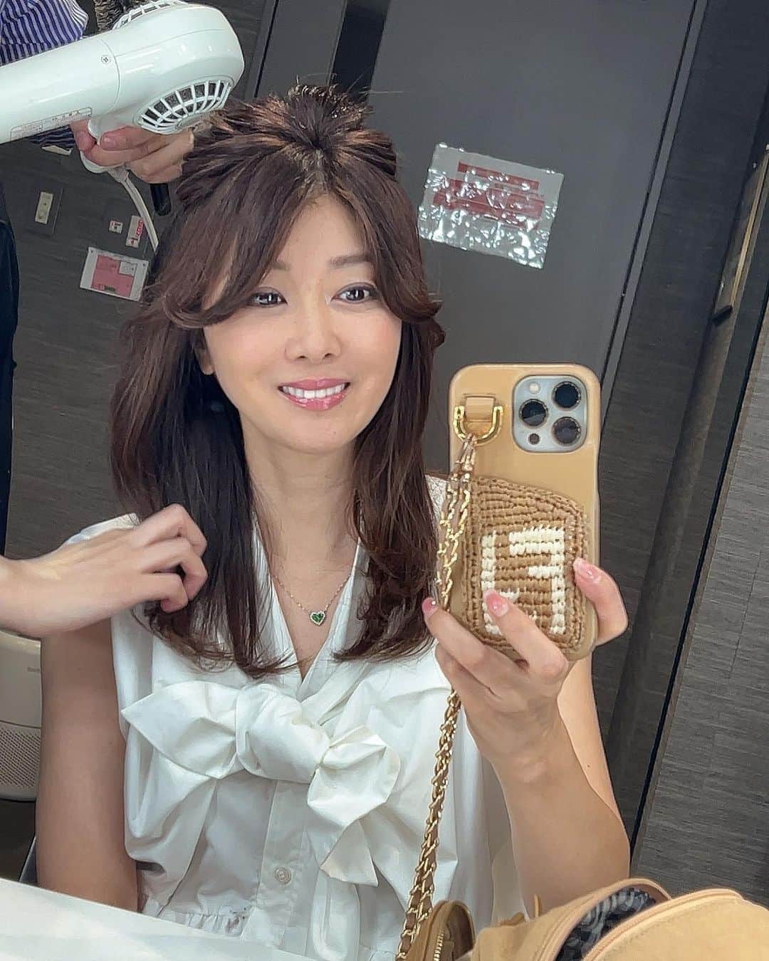 矢部美穂さんのインスタグラム写真 - (矢部美穂Instagram)「今日はQVCの生放送に10時から11時の枠で出演します✨ +By lilayクリームシャンプーの愛用者で♡ 家族でよく見てる大好きな番組なので緊張するわー✨  皆さん全国で視聴出来ますので10時からのQVC生放送是非ご覧くださいませ♡  出ずっぱりではないですが✨  #バイタルクリームシャンプー  #lilay  #女子力 #美容女子 #40代コーデ  #40代  #矢部美穂」9月28日 8時58分 - miho.yabe.0607