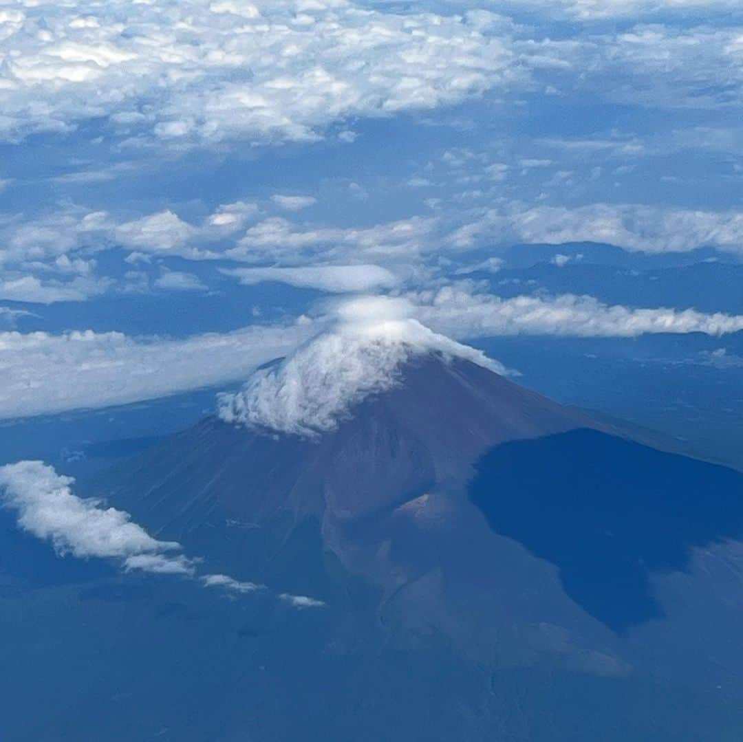 馬場典子さんのインスタグラム写真 - (馬場典子Instagram)「ベレー帽のような雲には どんな意味があったっけ なかったっけ  今日も#富士山 は美しかった  #馬場典子 #ばばちゃんネル」9月28日 9時01分 - baba_channel