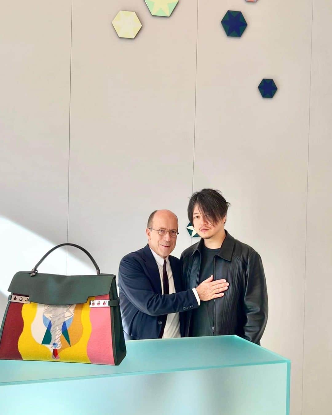 渋谷慶一郎さんのインスタグラム写真 - (渋谷慶一郎Instagram)「DELVAUX presentation, great concept and craftsmanship,co-creation with the artists, Thank you Jean Marc and Noelle!  DELVAUX のプレゼンテーション、素晴らしいコンセプトとクラフトマンシップ、アーティストとの共創。Thank you Jean Marc and Noelle! @delvaux  @noellecolinasano  @kayokohirao」9月28日 9時03分 - keiichiroshibuy