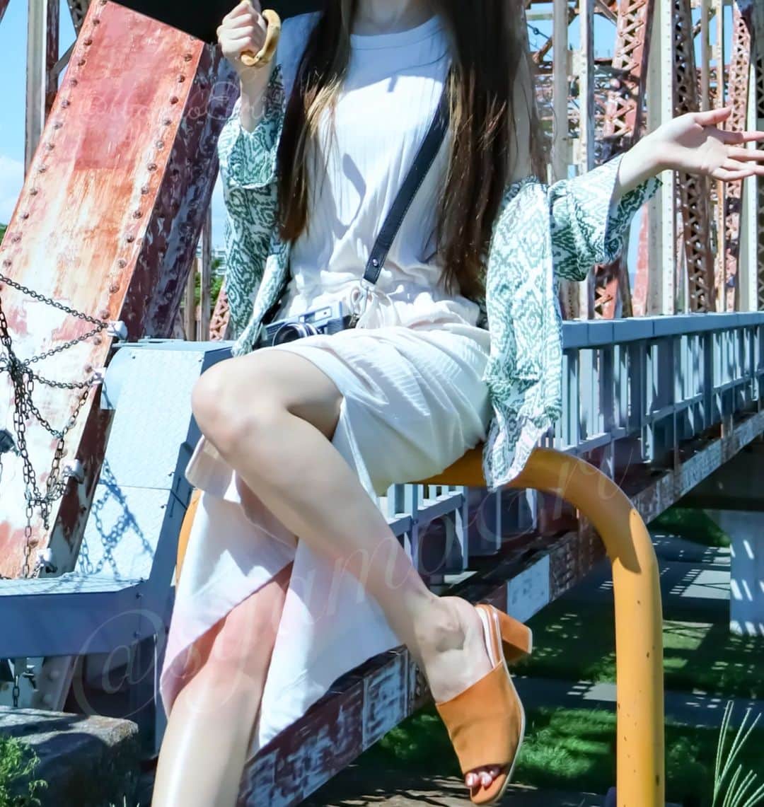 のインスタグラム：「おはよー⛅ 木曜日だよ❗ peace✌️  限定動画📽️と写真📸はプロフィールのリンクから観れるよ💕 インスタのサブスクには限定のストーリーやおまけを投稿してるよ📸🎶  #portrait_shots #カメラ女子 #photography #ポートレート #peace」