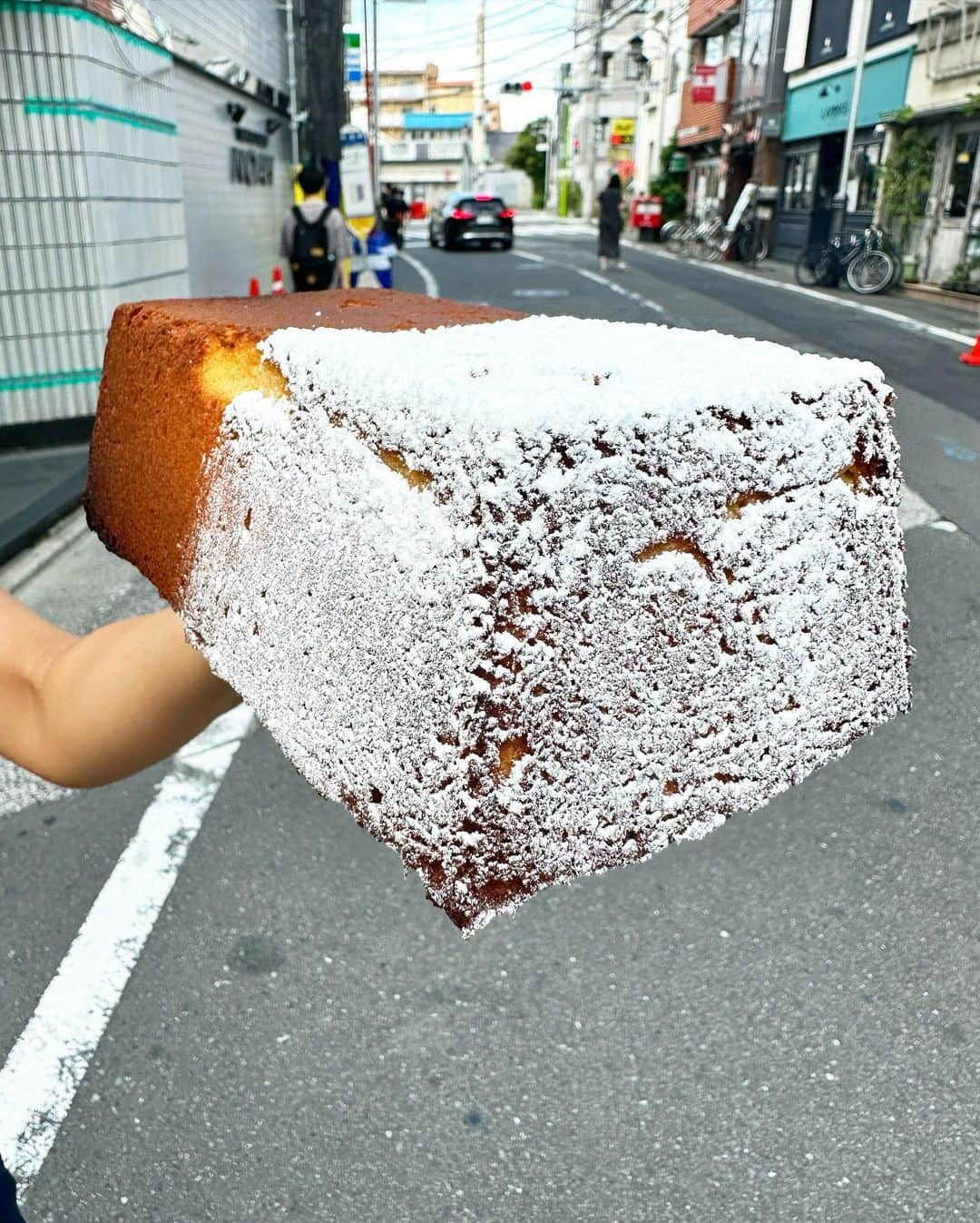 Coffee & Toast Tokyoのインスタグラム：「"バター感たっぷり" パンDEフィナンシェ‼︎ 🤎🤍🤎🤍🤎🤍🤎🤍🤎🤍  “With enough butter, anything is Good.”  食パンをバターたっぷりのフィナンシェで包んで！  バターのコクを感じる、ほんのり優しい甘さのフィナンシェをパンで受け止めるたまらんです😋😋😋  . . . . #バター感たっぷりパンDEフィナンシェ #フィナンシェ  #financier  #バター  #コク  #バターロール  #butter   #三軒茶屋ランチ  #世田谷線カフェ  #パンスタグラム  #東京カフェ  #三軒茶屋カフェ #三軒茶屋  #パン #三茶カフェ  #三茶 #田園都市線カフェ #コーヒーアンドトースト  #coffeeandtoast #foodie  #foodiegram #japnesefood」