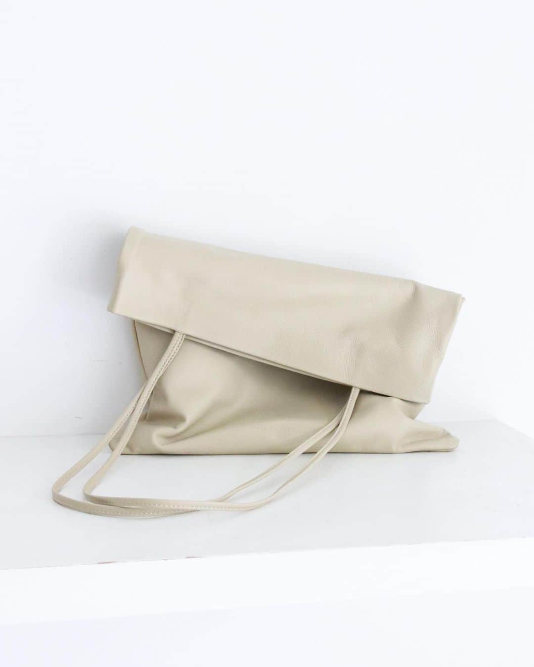 のインスタグラム：「. ⁡ 【 MODERN WEAVING 】 ⁡ ⁡ p1-2. Bag / 27-03-34-03009 ¥46,200 ⁡ p3-4. Bag / 27-03-34-03007 ¥55,000 ⁡ すべて MODERN WEAVING（モダン ウィービング) ⁡ ⁡ #galerievie #ギャルリーヴィー  #tomorrowland #トゥモローランド #fall #modernweaving #bag」