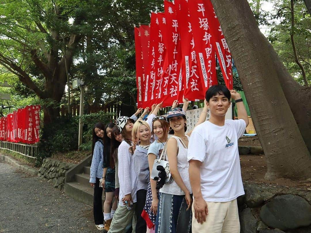 サイモン さんのインスタグラム写真 - (サイモン Instagram)「🙏♾️Family photo👽🐺❤️‍🔥♾️ #平塚八幡宮⛩ #七里ヶ浜 #鮨宴」9月28日 20時32分 - simonjakops