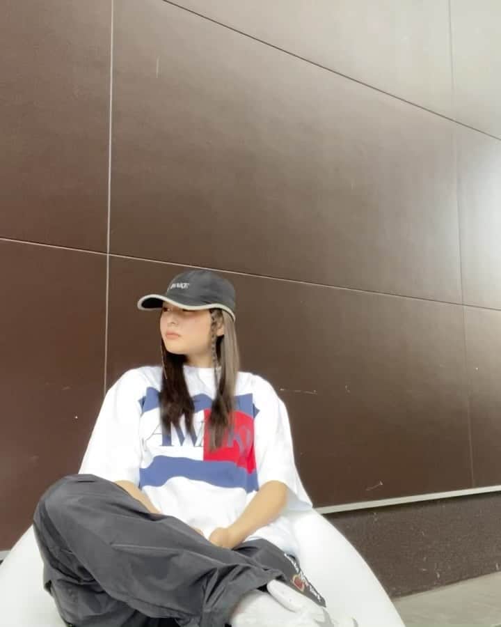 和内璃乃のインスタグラム：「🎬な日  cap @awakenewyorkclothing  tops.pants @tommyjeans  @awakenewyorkclothing  shoes @niketokyo  @atmos_japan   #pr」