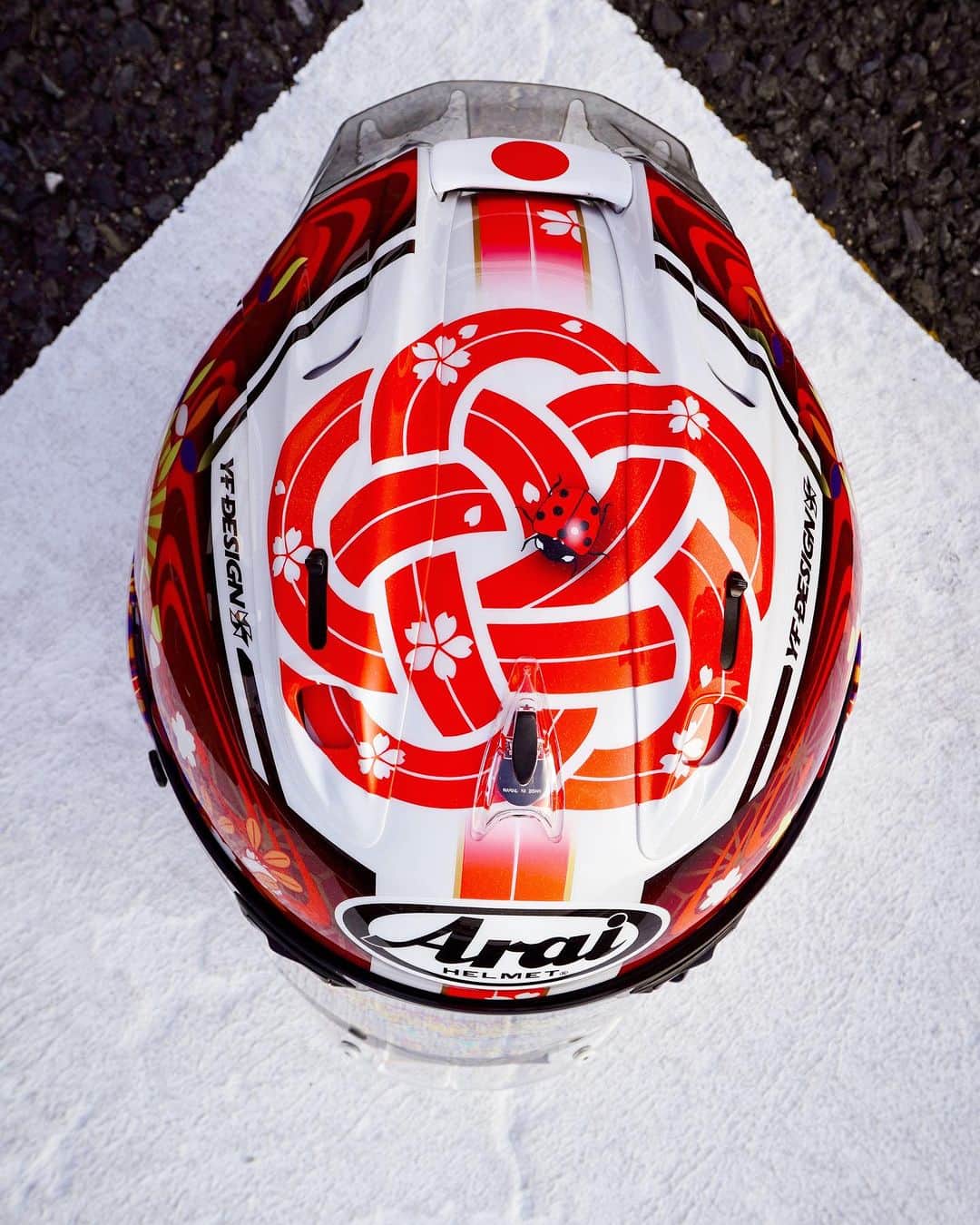 中上貴晶さんのインスタグラム写真 - (中上貴晶Instagram)「MY HOME GP 🇯🇵 I’m really love this “Japanese style“ of special design 🎨 Hope you like it!  Special thanks @araihelmet.ltd and @alpinestars 👍🏼  日本GPのスペシャルヘルメットです！ YF DESIGN深澤さんと創り上げ、日本らしさをデザイン出来ました🎨 皆さん気に入ってくれると嬉しいです😃  #JapaneseGP #MotoGP #日本GP」9月28日 19時05分 - takanakagami
