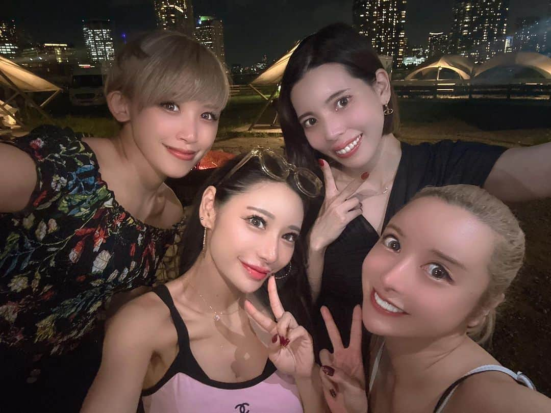 Miiのインスタグラム：「穏やかでまったり幸せ空間でした❤️🧡10月もやりましょー🍖w  #バーレスク#バーレスク東京 #夏の想い出#bbq #映えスポット  #女子会#豊洲#幸せ#まったりタイム #まったり休日デート」