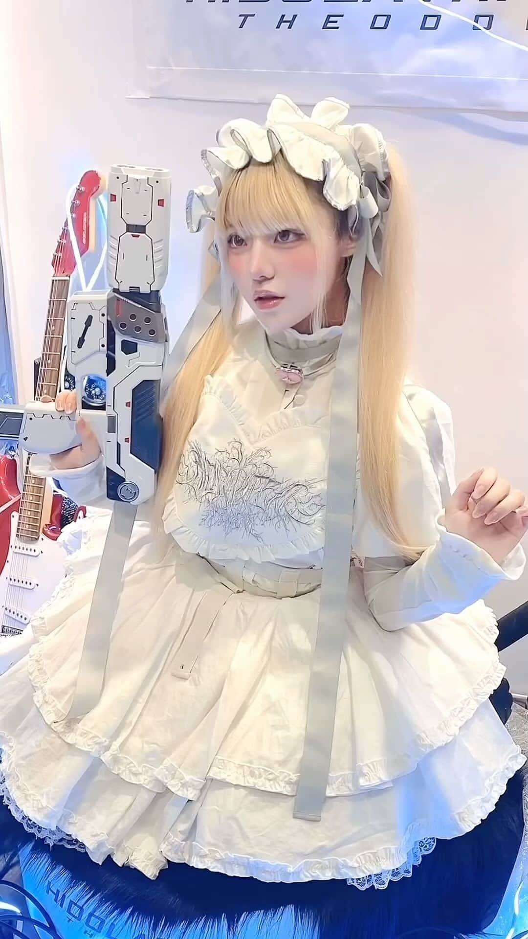 凸守たかねのインスタグラム：「お人形撮影中…💭 #theodoll  #ゴスロリ」