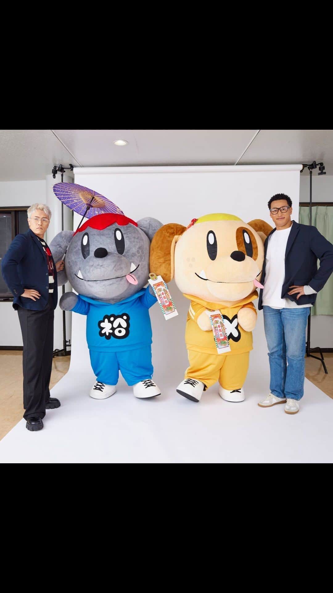 GENERATIONS高校TVのインスタグラム：「【裕太とメンディーがジェネ犬のパパに♡】懐かし名場面をプレイバック✨意外と様になってる⁉︎裕太とメンディーがジェネ犬のパパになって七五三のカレンダー撮影に挑む👨🏽✨おすましポーズの裕太ジェネ犬とメンディージェネ犬も可愛いね☺️❤️  #gene高 #ジェネ高 #generations高校tv #gene #generations #ジェネ #ジェネレーションズ #generationsfromexiletribe #ldh #白濱亜嵐 #片寄涼太 #数原龍友 #小森隼 #佐野玲於 #関口メンディー #中務裕太」